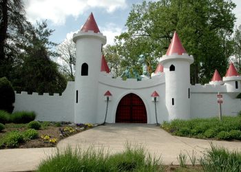 Maryland’s Enchanted Forest Was Abandoned In 1889, And Now It’s Slowly Being Devoured By Nature
